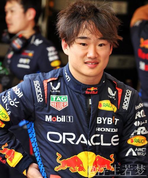 角田裕毅出席红牛车队路演 角田裕毅出席红牛车队路演